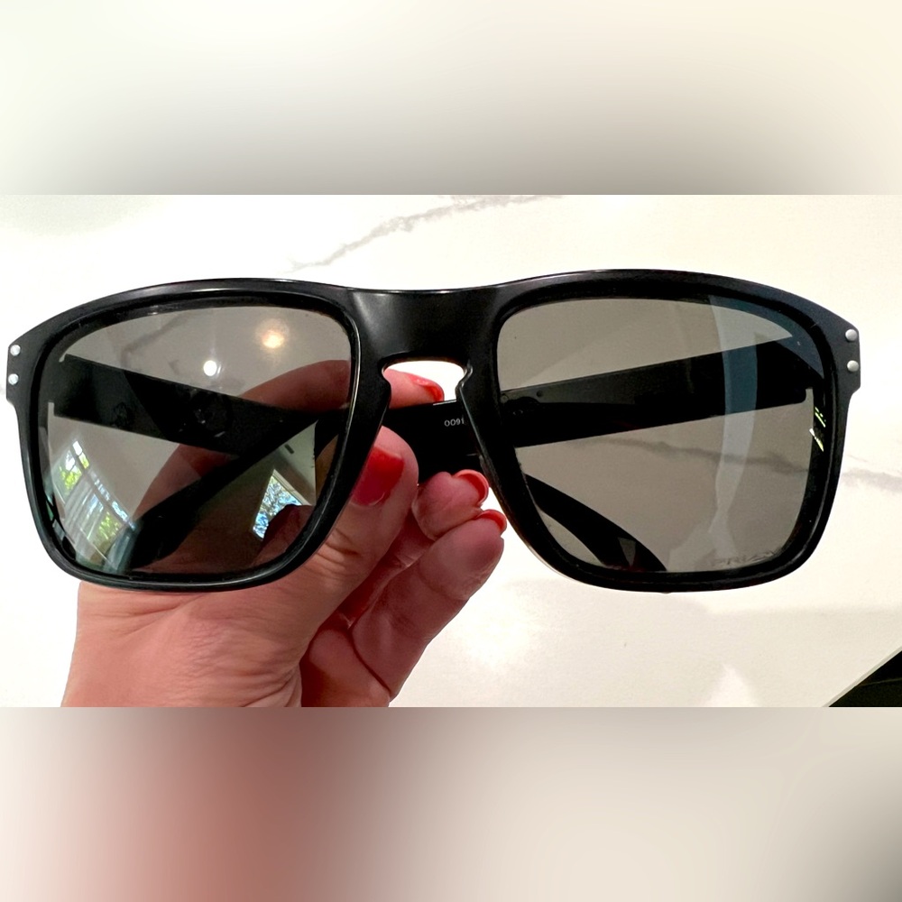 Pre owned Oakley Sunglasses
